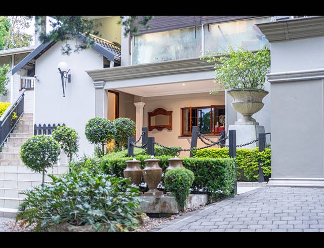 6 BEDROOM FREEHOLD FOR SALE IN COWIES HILL